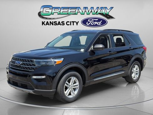 Used 2024 Ford Explorer XLT w/ Equipment Group 202A AWD/4WD image 4