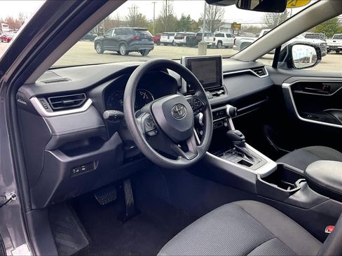 Used 2025 Toyota RAV4 LE AWD/4WD image 8