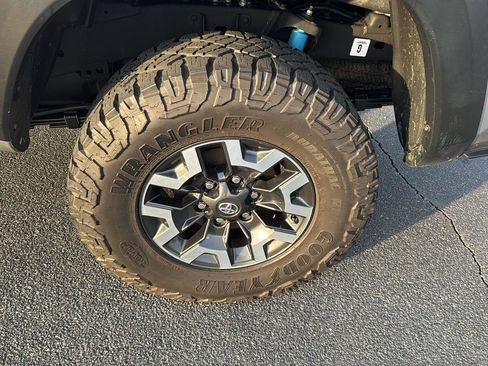 Used 2021 Toyota Tacoma TRD Off-Road image 32