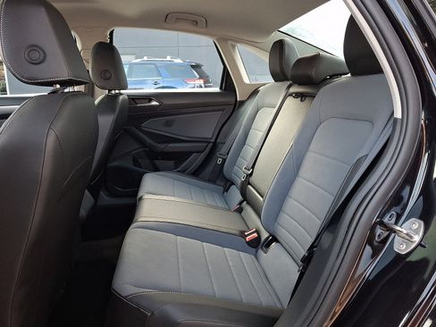 Used 2025 Volkswagen Jetta SE FWD image 10