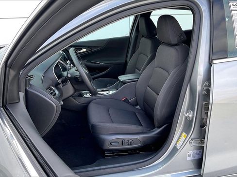 Used 2025 Chevrolet Malibu LT image 24