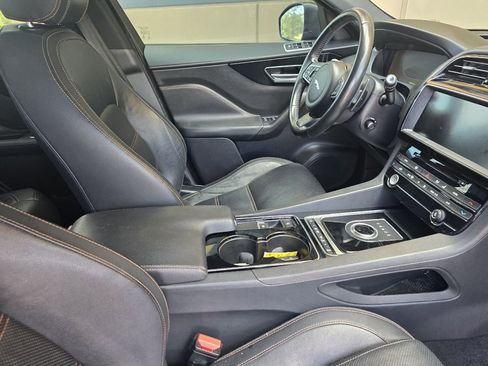 Used 2017 Jaguar F-PACE Prestige image 34