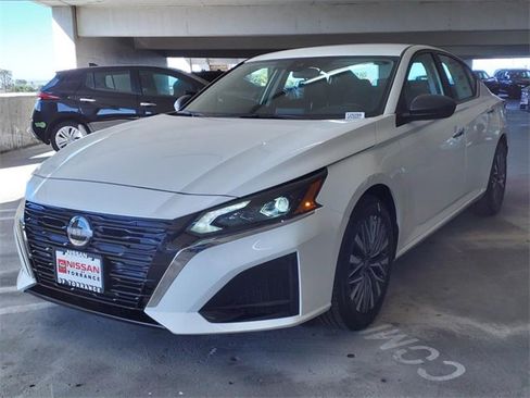 New 2025 Nissan Altima 2.5 SV image 3