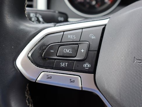 Used 2021 Volkswagen Atlas Cross Sport SE FWD image 19