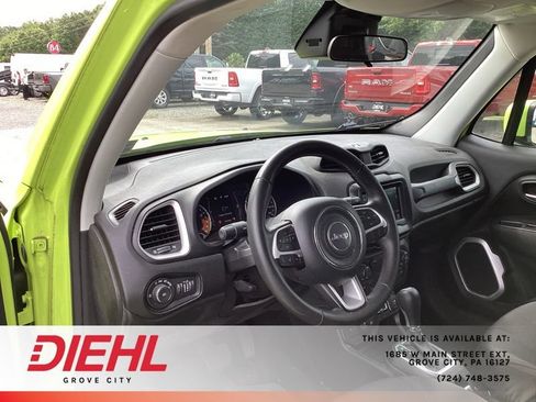 Used 2018 Jeep Renegade Latitude AWD/4WD image 16