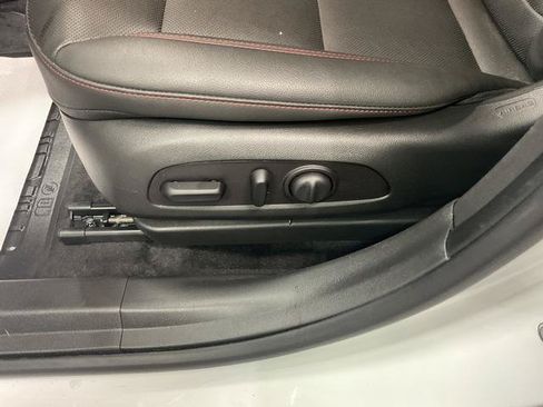 Used 2025 Chevrolet Trax RS w/ Sunroof Package FWD image 13