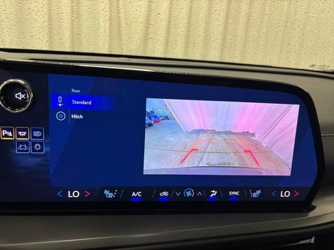 Used 2026 Chevrolet Traverse LT FWD image 19