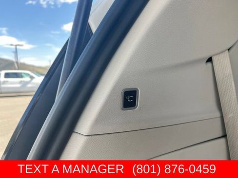 Used 2017 Chrysler Pacifica Touring FWD image 9