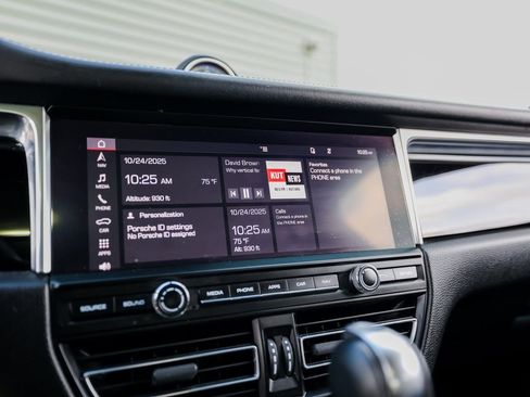 Certified 2019 Porsche Macan image 18