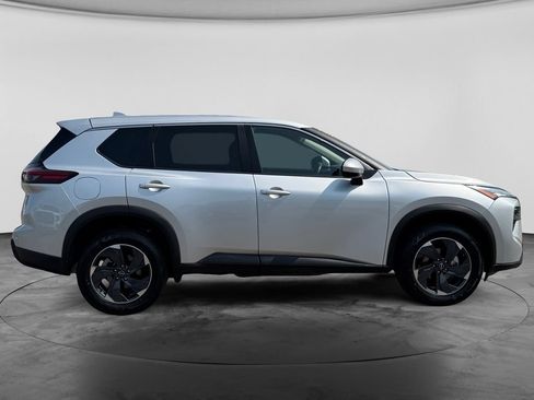 Used 2025 Nissan Rogue SV AWD/4WD image 10