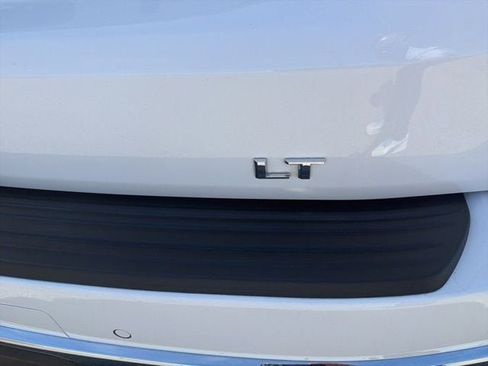 Used 2023 Chevrolet Suburban LT w/ Luxury Package image 16