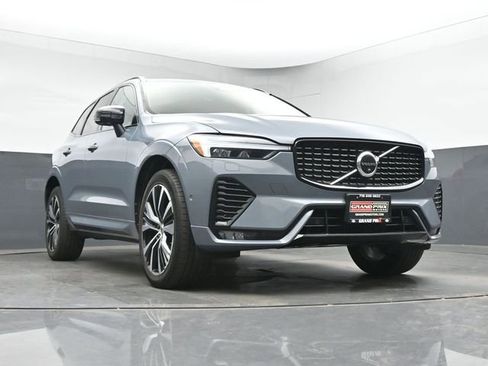 Used 2023 Volvo XC60 B5 Plus AWD/4WD image 11
