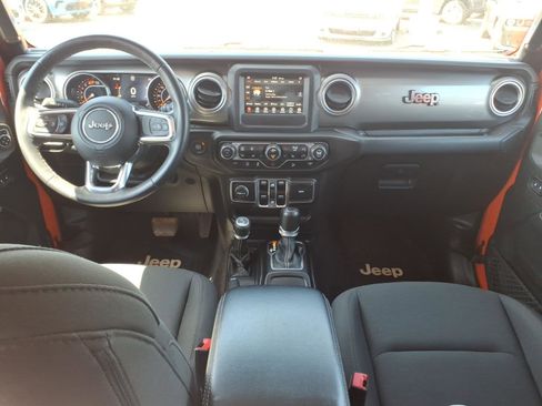 Used 2018 Jeep Wrangler Unlimited Sahara AWD/4WD image 12