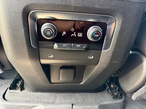 Used 2021 Chevrolet Suburban LT RWD image 26
