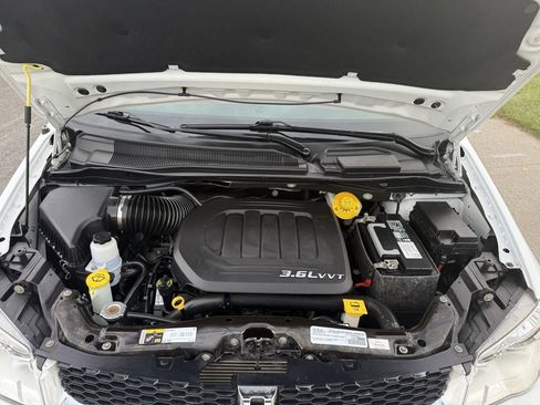 Used 2016 Dodge Grand Caravan SE image 19