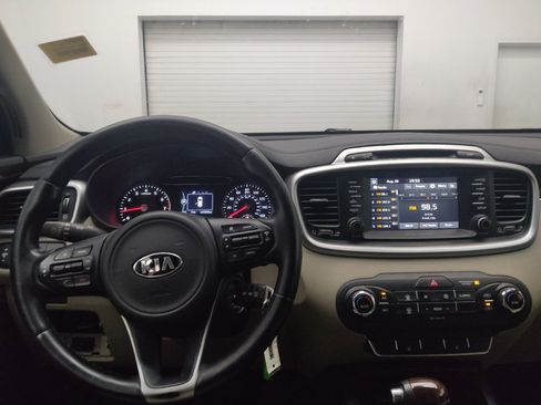 Used 2017 Kia Sorento FWD w/ LX Convenience Package image 22