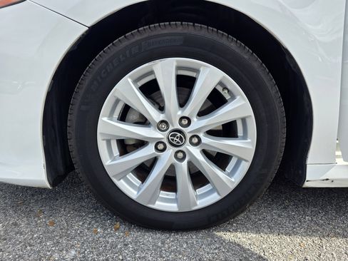 Used 2019 Toyota Camry L image 27