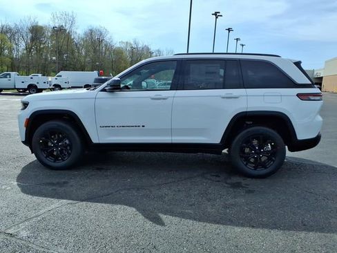 New 2026 Jeep Grand Cherokee Altitude AWD/4WD image 4