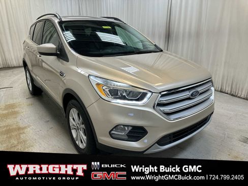 Used 2017 Ford Escape SE w/ Equipment Group 201A AWD/4WD image 1