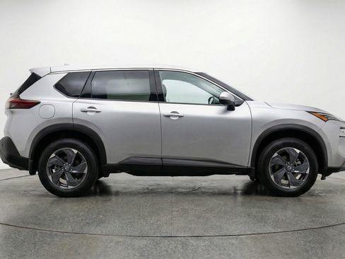 Used 2025 Nissan Rogue SV AWD/4WD image 11