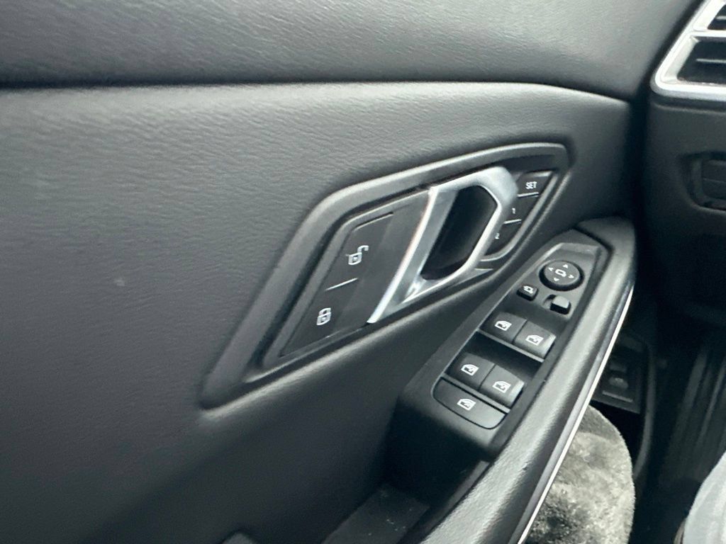 Used 2025 BMW 330i xDrive Sedan AWD/4WD image 29