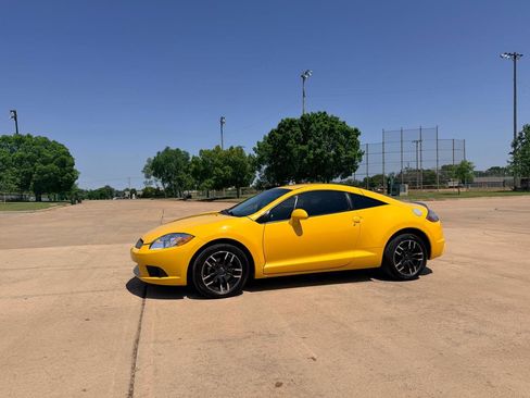 Used 2009 Mitsubishi Eclipse GS FWD image 2