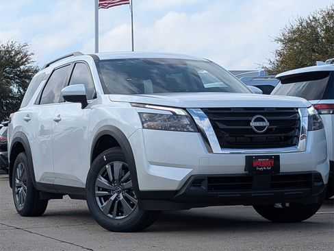 New 2025 Nissan Pathfinder SV image 2