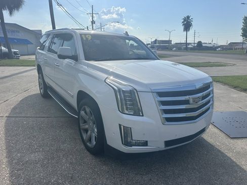 Used 2019 Cadillac Escalade ESV Luxury image 4
