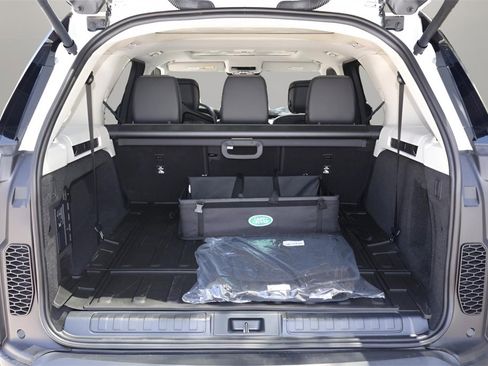 New 2025 Land Rover Discovery S image 16