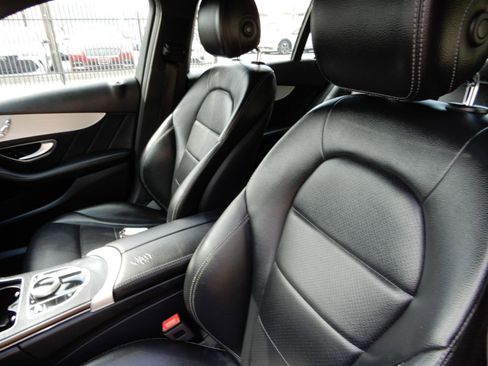 Used 2019 Mercedes-Benz C 300 Sedan image 11