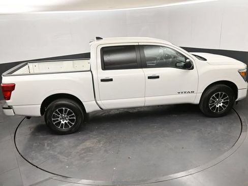 Used 2024 Nissan Titan SV AWD/4WD image 24