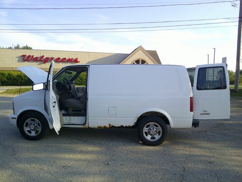 Used 2003 Chevrolet Astro w/ Convenience Pkg image 43