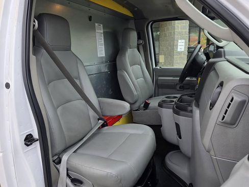 Used 2024 Ford E-350 and Econoline 350 Super Duty w/ Driver's Safety Package image 35