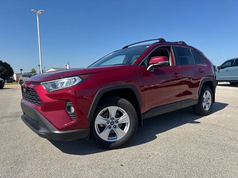 Used 2020 Toyota RAV4 XLE w/ Convenience Package FWD image 1