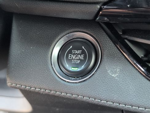Used 2025 Buick Enclave Sport Touring FWD image 21