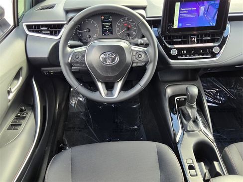 Used 2025 Toyota Corolla SE image 13