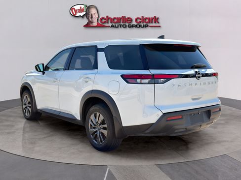 Used 2024 Nissan Pathfinder S FWD image 3