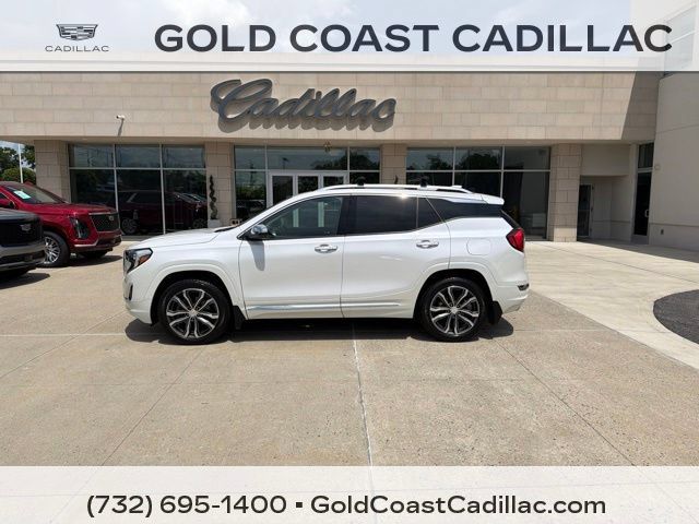 Used 2020 GMC Terrain Denali w/ Denali Premium Package AWD/4WD image 2