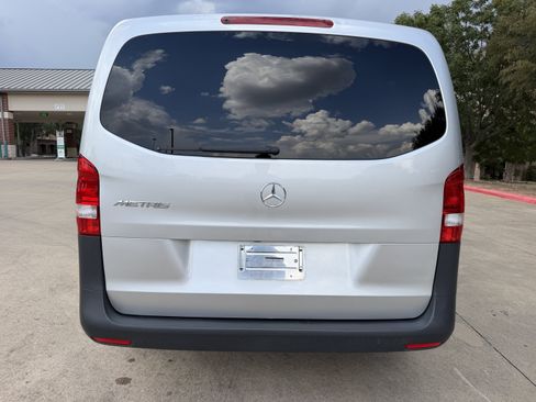Used 2016 Mercedes-Benz Metris Passenger image 6
