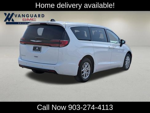 Used 2023 Chrysler Pacifica Touring-L FWD image 9