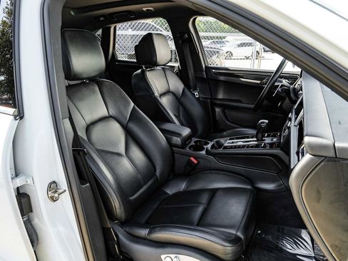Used 2023 Porsche Macan image 33
