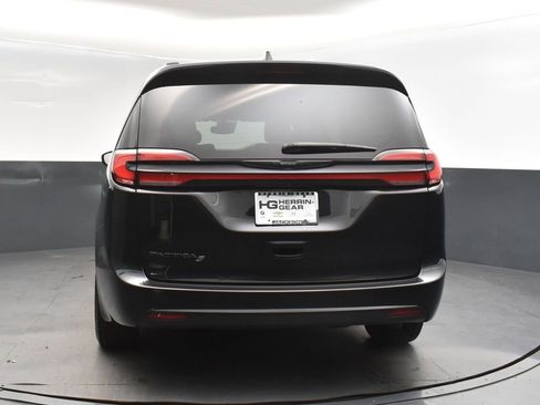 Used 2022 Chrysler Pacifica Touring-L w/ S Appearance Package image 6