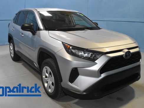 Used 2022 Toyota RAV4 LE AWD/4WD image 1