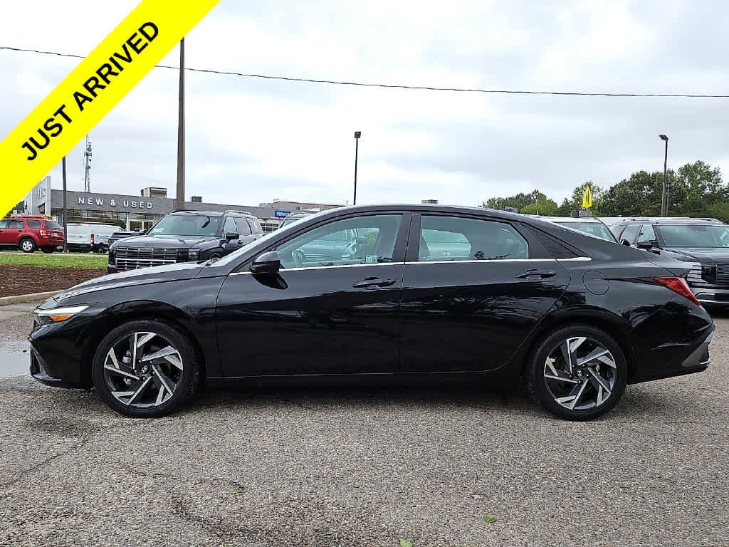 Used 2025 Hyundai Elantra SEL FWD image 7