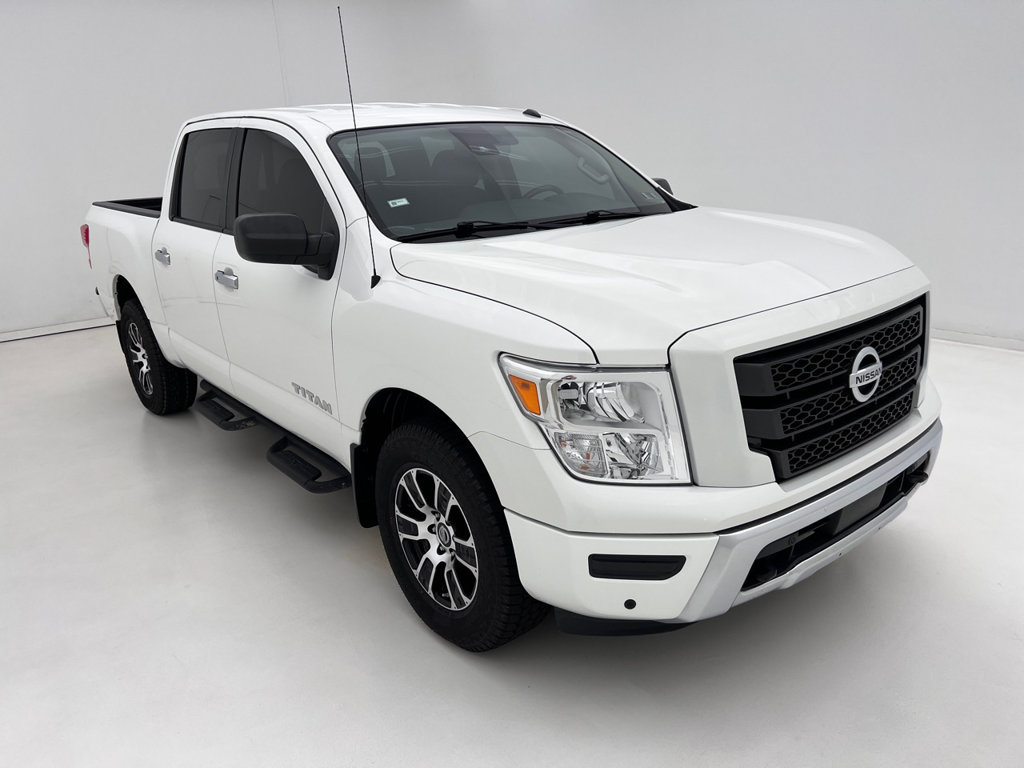 Used 2021 Nissan Titan SV w/ SV Convenience Package AWD/4WD image 2