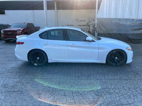 Used 2018 Alfa Romeo Giulia RWD image 4