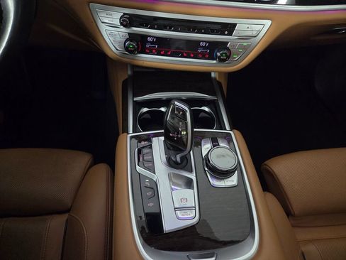Used 2020 BMW 750i xDrive w/ Autobahn Package AWD/4WD image 12