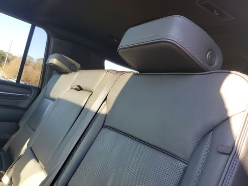 Used 2024 GMC Yukon XL Denali image 10