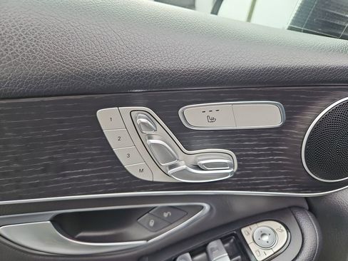 Used 2021 Mercedes-Benz GLC 300 4MATIC image 28