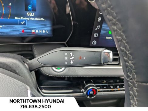 Used 2025 Chevrolet Equinox LT w/ Convenience Package II image 29